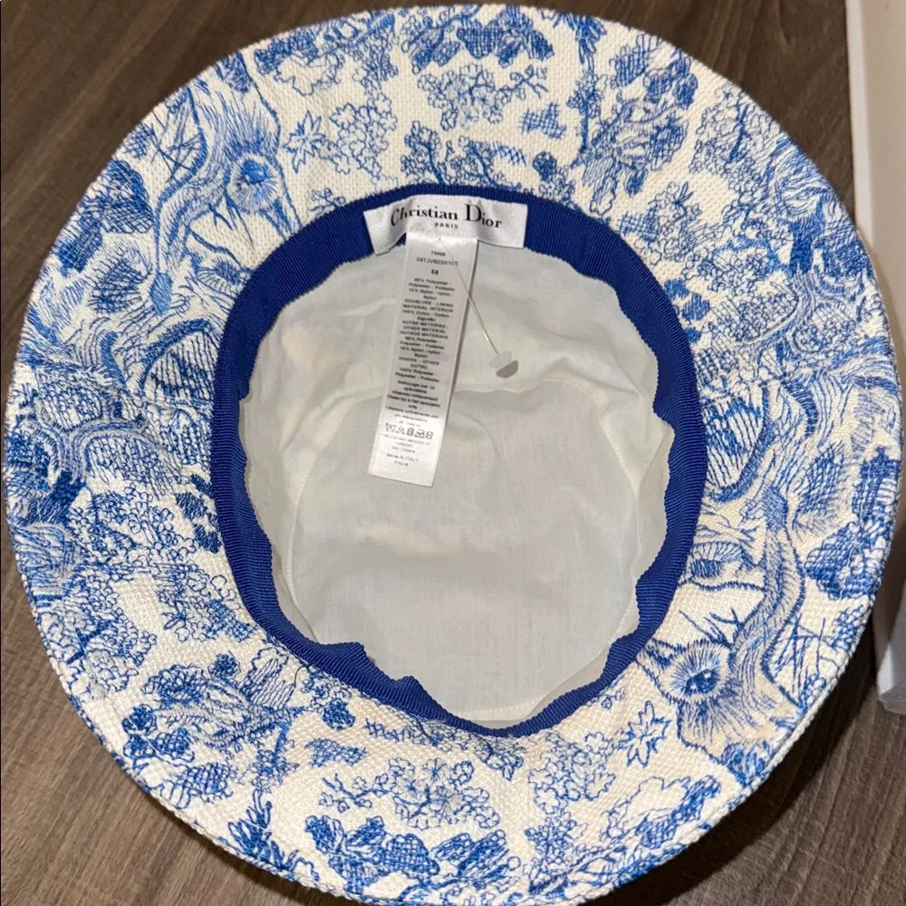 💙 💯 AUTH CHRISTIAN DIOR BLUE WHITE PRINT BUCKET HAT NWOT 💙 - Picture 5 of 10